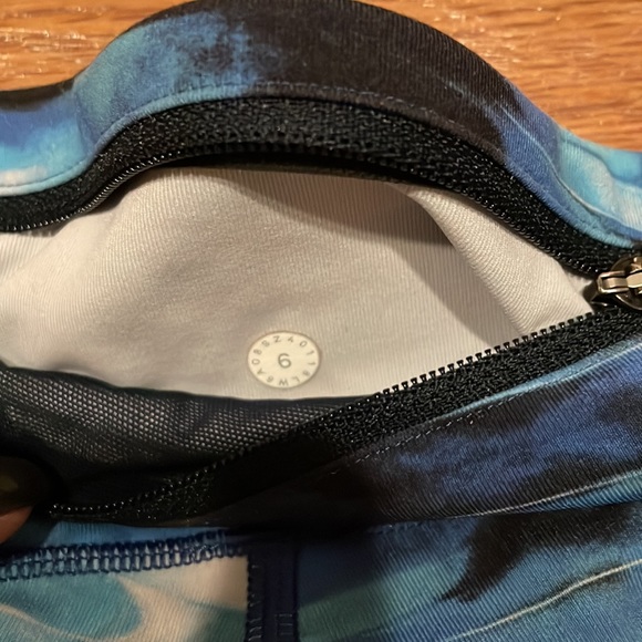 LuluLemon Leggings - Picture 3 of 4